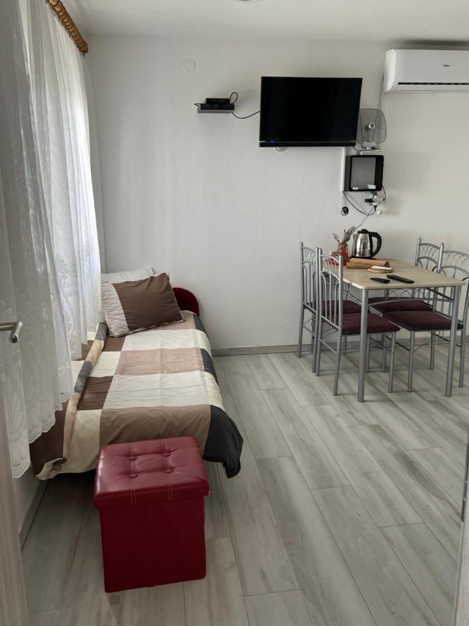 Apartments Linic Nin Exterior photo